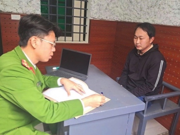 Phá đường dây làm giả thẻ nhà báo, giấy triệu tập công an