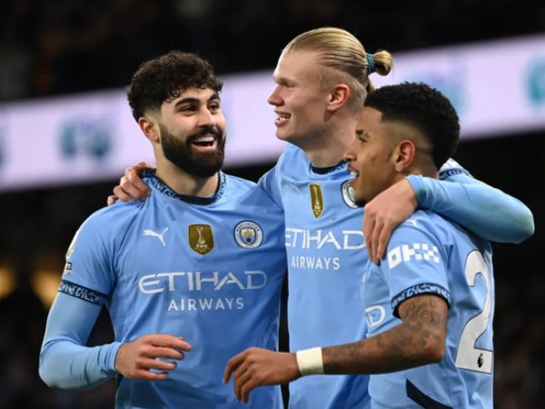 'Quái thú' tái xuất, Man City mở đại tiệc bàn thắng tại Etihad