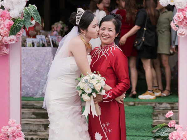 Cô gái gặp được nhà chồng 'vàng mười', về quê 1 ngày mẹ chồng đã nhớ phát khóc