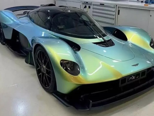 Đại gia Việt sẵn sàng chi 350 tỷ đồng tậu Aston Martin Valkyrie?