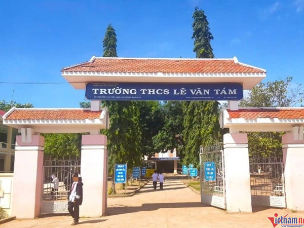 Cách chức hiệu trưởng vì bỏ việc nhiều ngày khiến giáo viên chậm lương