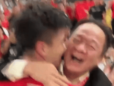 Những nụ hôn 'xé toạc' cõi mạng của Đỗ Duy Mạnh, dân mạng nói đúng 4 chữ gây giật mình