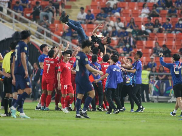 Báo Hàn: Sau thầy Park, tuyển Việt Nam ‘cứu’ sự nghiệp HLV Kim Sang Sik