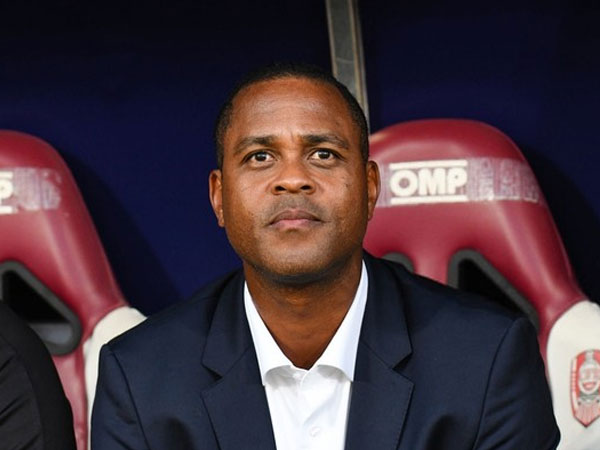 Tuyển Indonesia bổ nhiệm huyền thoại Hà Lan Kluivert làm HLV trưởng thay Shin Tae-yong