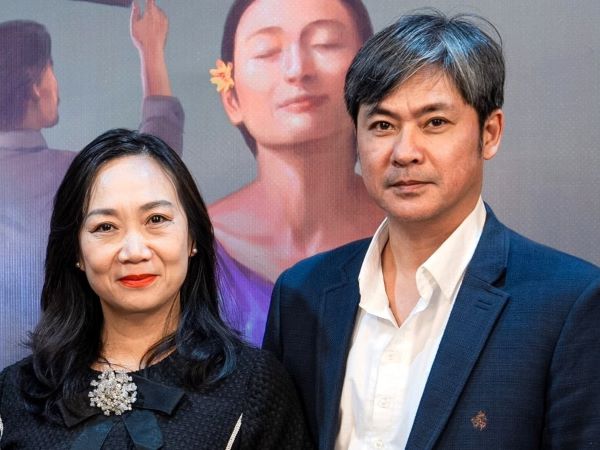 Diễn viên 'Xin hãy tin em' phong độ tuổi 51, lần đầu tiết lộ về vợ cùng nghề