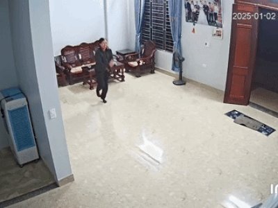 Mẹ U60 gây sốt với điệu nhảy ăn mừng, ứa nước mắt khi Xuân Son bị chấn thương
