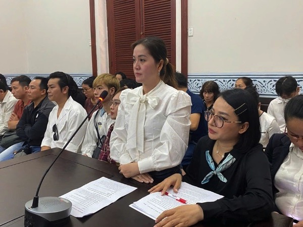 Hồng Loan nói về việc mình là con gái hay con nuôi nghệ sỹ Vũ Linh
