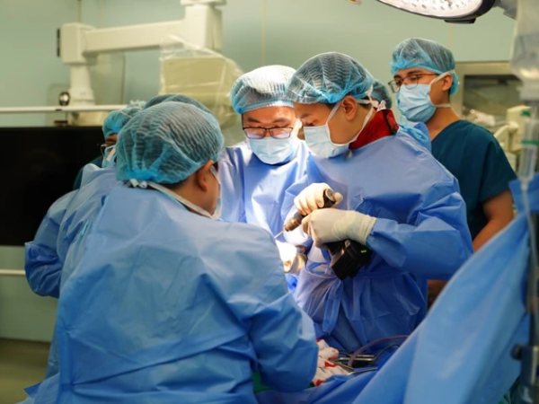 Ca phẫu thuật cho Xuân Son thành công tốt đẹp, có thể tập với dụng cụ chuyên biệt từ hôm nay 7-1