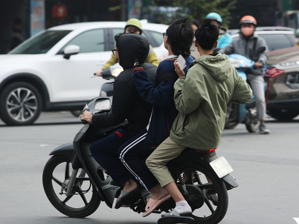 Mỗi ngày xử lý gần 350 người vượt đèn đỏ, làm nghiêm để giảm tai nạn