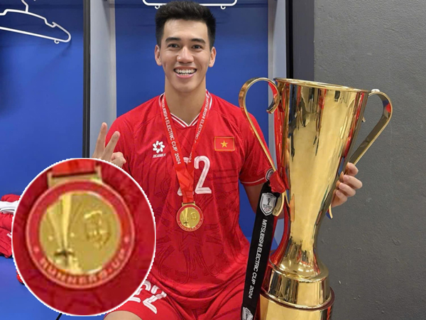 Tiến Linh gặp sự cố dở khóc dở cười, vô địch AFF Cup nhưng HCV nhận về lại sai sót đến khó tin