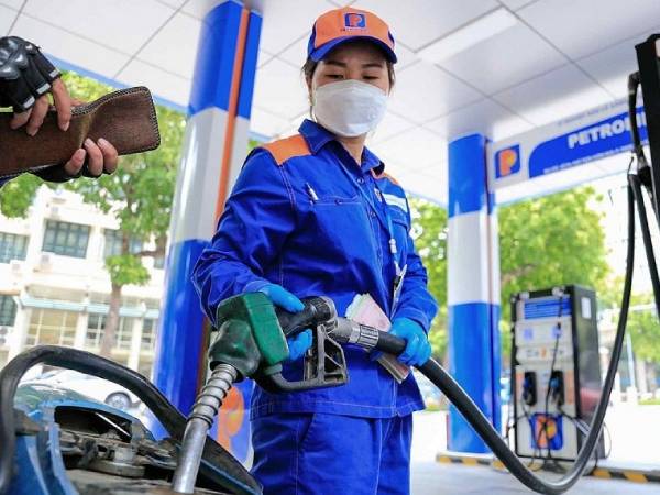 Giá xăng ngày mai tiếp tục tăng?