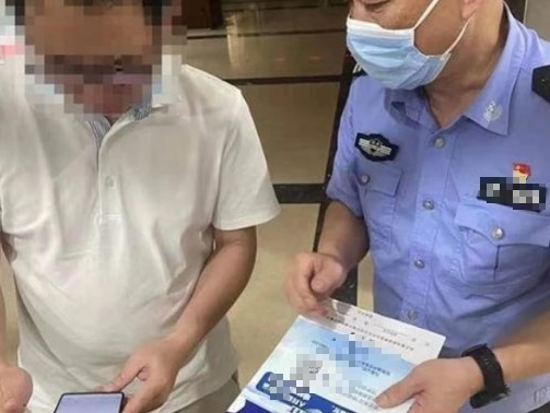 Mang hơn 8 tỷ đồng đi gửi tiết kiệm, người đàn ông choáng váng khi tiền 'mất sạch' sau 1 năm