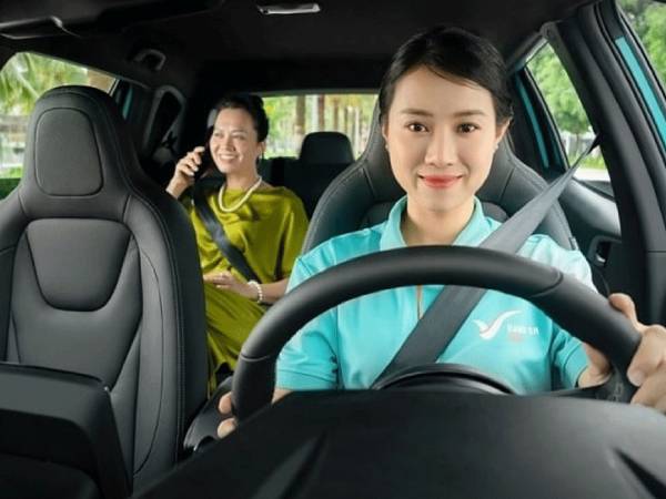 Ông lớn ngoại rút lui, nội thoái trào, ai đủ sức cạnh tranh với tỷ phú Phạm Nhật Vượng?