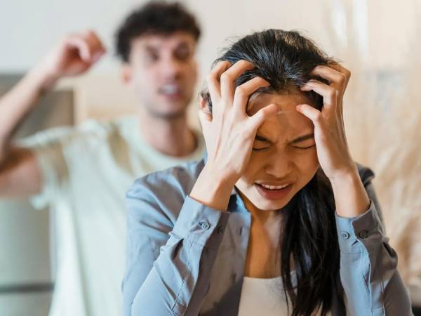 Biếu tiền Tết nhà ngoại nhiều hơn nhà nội, tôi bị chồng làm cho muối mặt