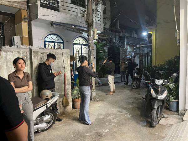 Cận Tết, người mua 'săn lùng' nhà đất cả đêm