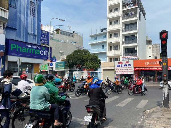 TPHCM sẽ gắn biển phụ cho phép rẽ phải khi đèn đỏ