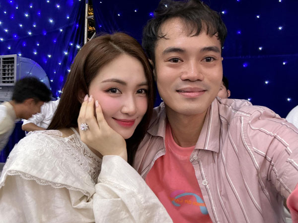 Văn Toàn bất ngờ cùng Hoà Minzy làm một việc chưa từng có