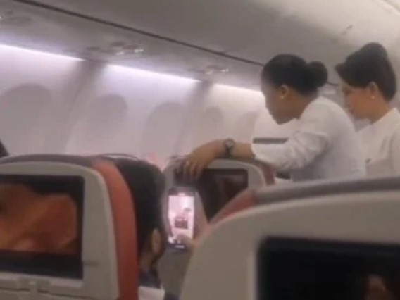 Nữ hành khách Việt Nam không chịu cài dây an toàn khiến chuyến bay phải hoãn 3 tiếng