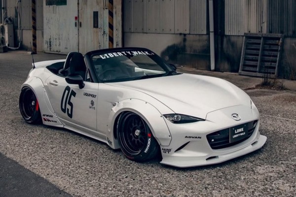 Mazda MX-5 giá rẻ độ 'lết đất' như siêu xe chỉ 112 triệu