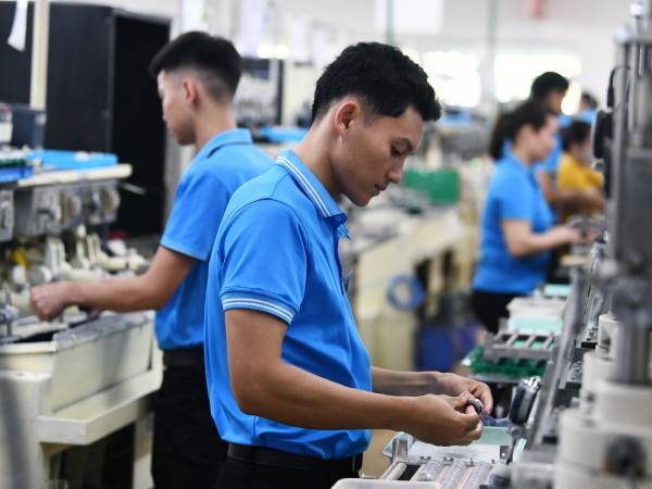 Lao động chưa muốn 'nhảy việc', chờ thưởng Tết