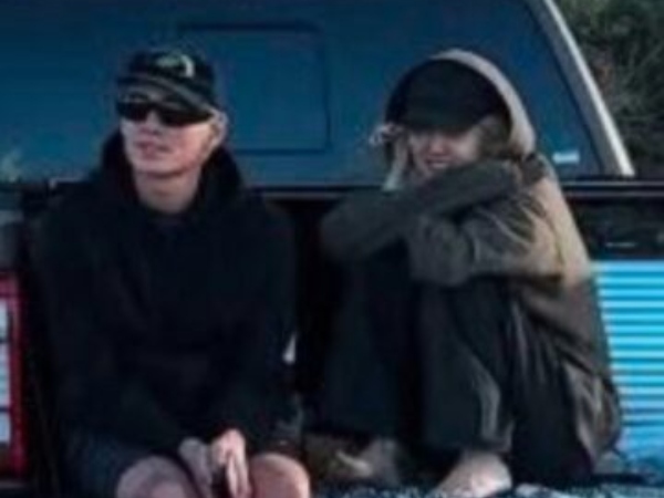 HOT: Cú trượt tay rồi xóa vội khiến Rosé (BLACKPINK) lộ chuyện hẹn hò bí mật?