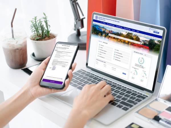 Gần Tết, vợ muốn bán hàng online, nam trưởng phòng phản đối vì sĩ diện