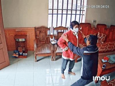Con gái về thăm, ông bố ở Hải Dương chạy ra đón, vui hơn bắt được vàng