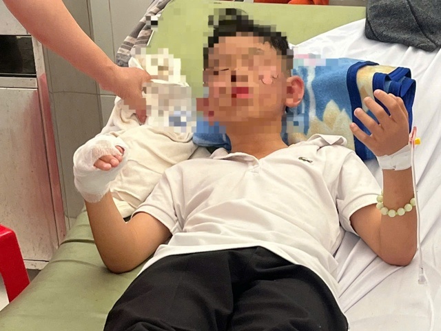 Long An: Đang ăn lẩu, 2 cô giáo và 7 học sinh gặp nạn