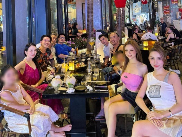 Phú bà kín tiếng nhất hội bạn thân giàu có của Huyền Baby: 32 tuổi đã sở hữu Lamborghini 18 tỷ, cuộc sống hiện tại khiến nhiều người ao ước
