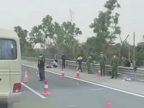 Phát hiện thi thể người đàn ông biến dạng trên cao tốc Hà Nội – Hải Phòng