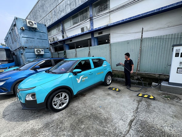 Bộ Công Thương đề xuất áp giá điện riêng với trạm, trụ sạc xe điện