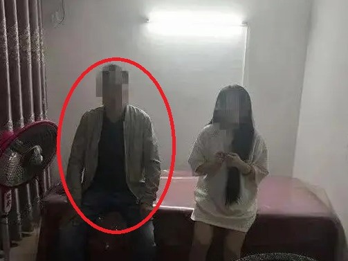 Cụ ông 90 tuổi bị bắt khi đang mua dâm: Hiện trường phát hiện vô cùng 'khó xử'