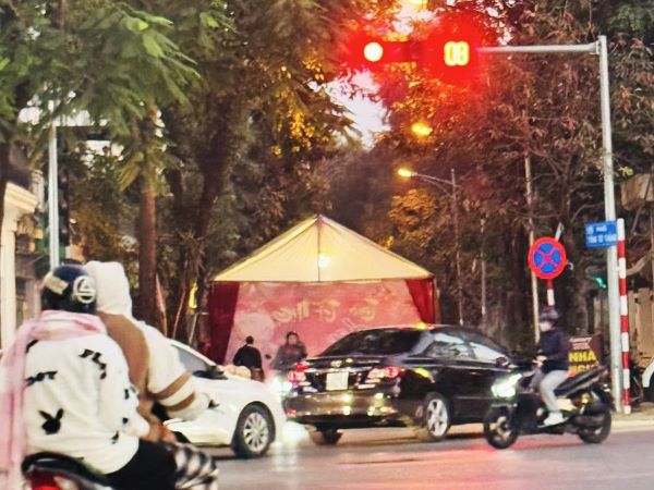 Dựng rạp ăn tất niên dưới lòng đường gây mất an toàn giao thông sẽ bị phạt nặng