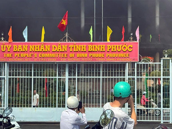 Cháy lớn tại trụ sở UBND tỉnh Bình Phước
