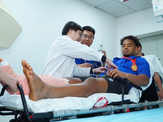 Cựu bác sỹ ĐTVN: Vì sao Xuân Son gãy chân vẫn có thể lấy lại 100% phong độ, còn Văn Hậu thì khó?