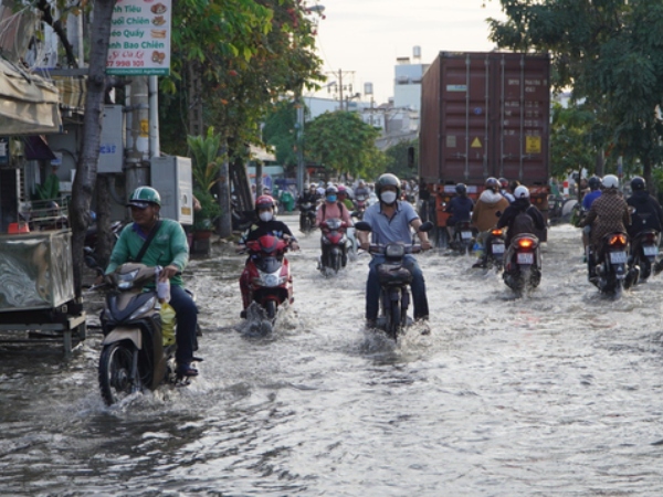 Diễn biến mưa trái mùa và triều cường ở TP HCM từ hôm nay, 14-1