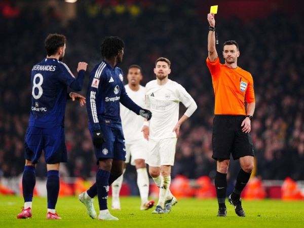 MU nhận án phạt nặng sau chiến thắng Arsenal