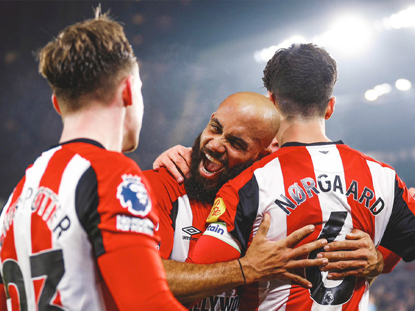 Man City đánh rơi chiến thắng phút chót