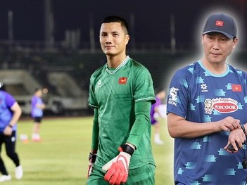 Người hùng ĐT Việt Nam bất ngờ nhập viện, hóa ra vì pha va chạm với cầu thủ Thái Lan