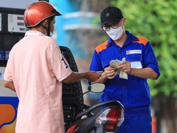 Giá xăng ngày mai có thể tăng lần thứ 3 liên tiếp