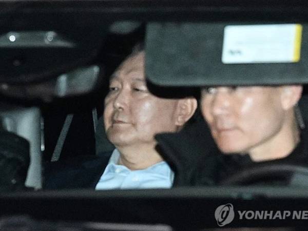 Hàn Quốc: Ông Yoon Suk-yeol bị chuyển đến trại giam trong đêm