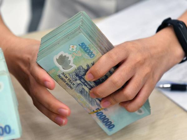 Con học xong đại học, bố mẹ có còn được giảm trừ gia cảnh thuế thu nhập cá nhân?