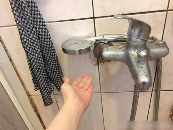 Người đàn ông 30 tuổi 'nổ' mạch máu não sau khi tắm vì hành động nhiều người mắc mà không để ý tới
