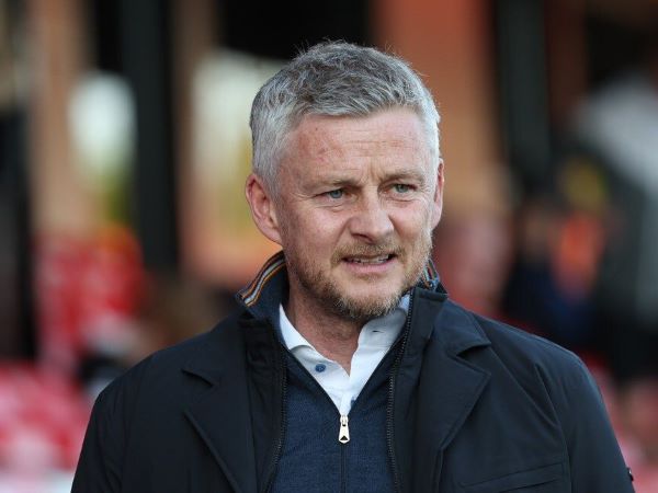 Solskjaer trở lại ghế nóng, chuẩn bị đối đầu Mourinho