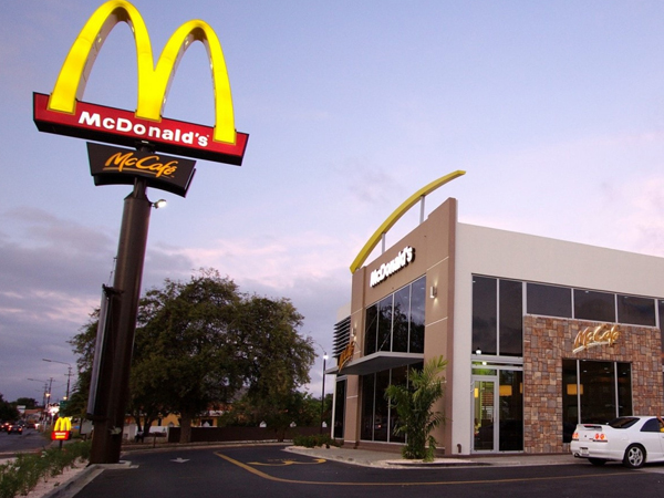 Scandal 'đổi tình lấy ca làm' tại McDonald’s: Số nạn nhân tăng không ngừng khiến dư luận phẫn nộ
