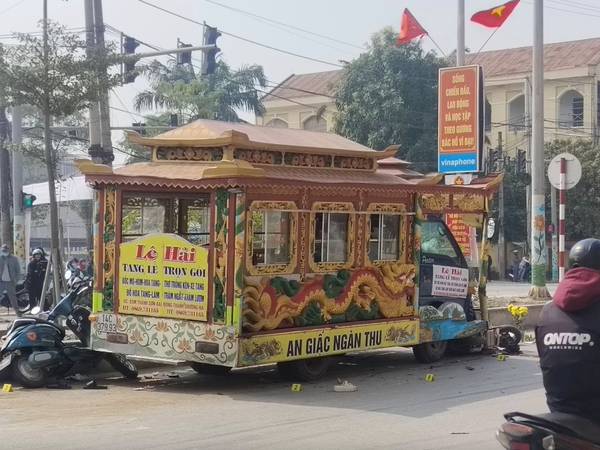 Vụ xe tang tông đôi vợ chồng sắp cưới khiến 1 người tử vong: Con nhỏ mới 8-9 tháng tuổi