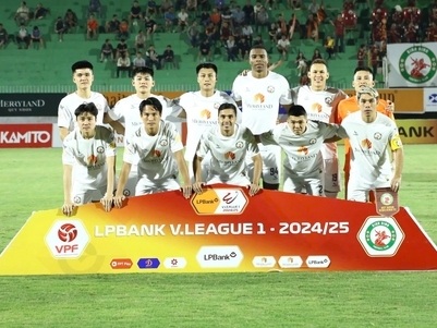 Cầu thủ V-League bị treo giò vì tình huống hy hữu