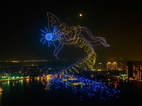 Hà Nội trình diễn drone hỏa thuật lớn nhất thế giới trong đêm giao thừa