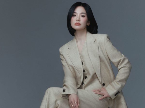 'Chị đẹp' Song Hye Kyo lại gây náo loạn với loạt ảnh mới, ngày càng có khí chất tổng tài