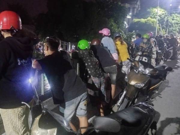Tìm kiếm bé trai 3 tuổi mất tích, nghi rơi xuống dòng nước